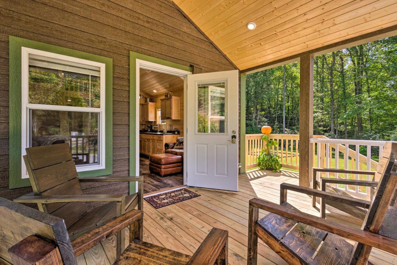 Quaint Mtn Cabin Tiny Living Near Big Adventure Бревард Экстерьер фото