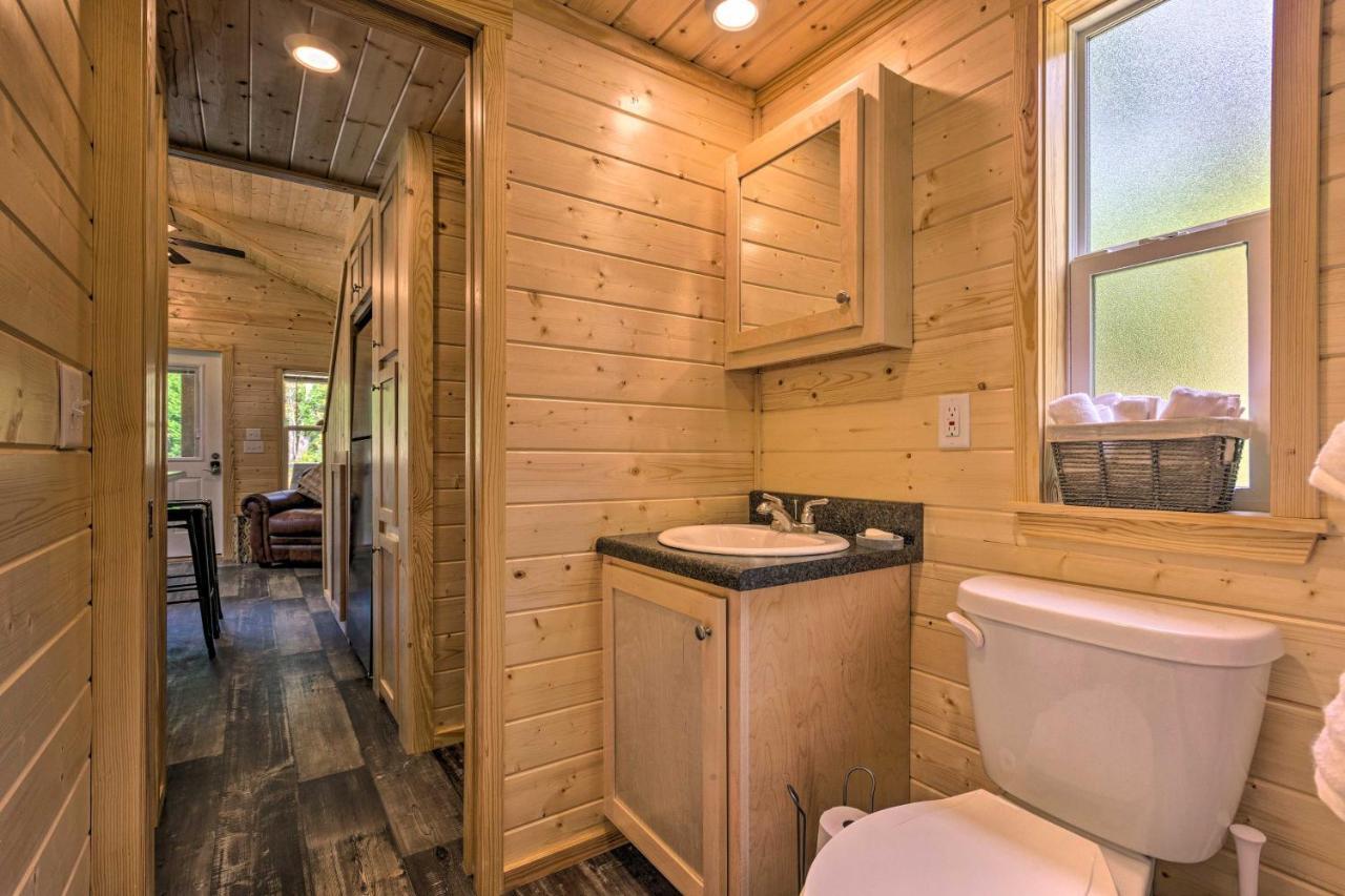 Quaint Mtn Cabin Tiny Living Near Big Adventure Бревард Экстерьер фото