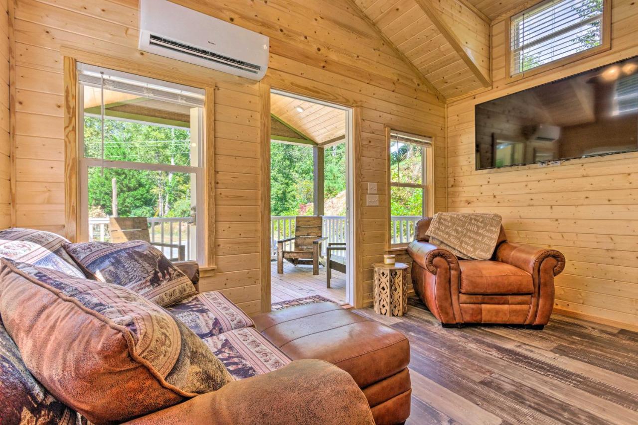 Quaint Mtn Cabin Tiny Living Near Big Adventure Бревард Экстерьер фото